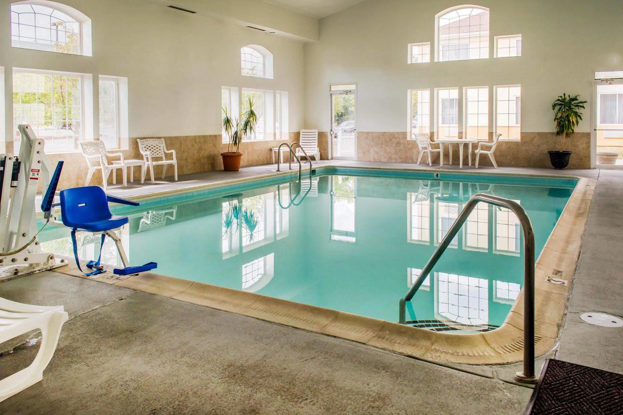 Quality Suites Waldorf Buitenkant foto